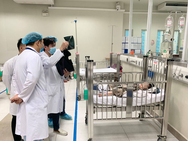 Tình hình sức khỏe của bé gái rơi từ tầng 12