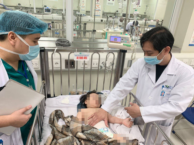 Tình hình sức khỏe của bé gái rơi từ tầng 12