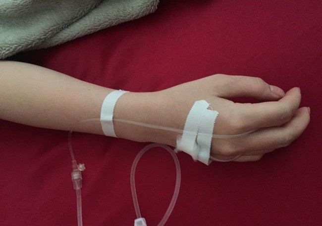 BS cảnh báo: Cứ sốt, mệt mỏi đã vội truyền dịch là thói quen nguy hiểm