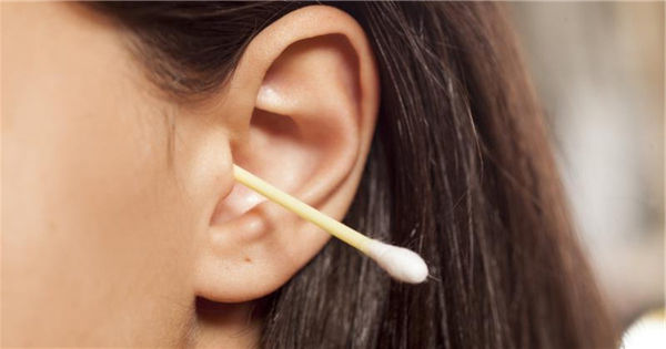 Tự ráy tai có thể nhiễm trùng não và điếc