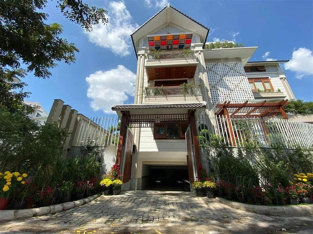 Cận cảnh biệt thự sân vườn của Quý Bình và bà xã doanh nhân