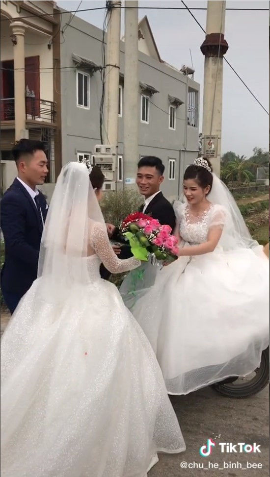 Chú rể rước dâu gặp người yêu cũ đi lấy chồng