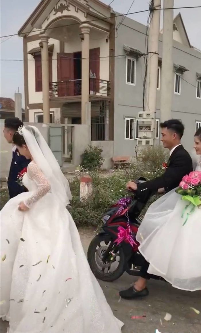 Chú rể rước dâu gặp người yêu cũ đi lấy chồng