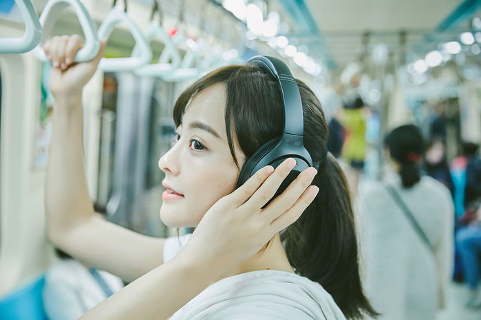Chuyên gia WHO cảnh báo nguy cơ mất thính lực ở người trẻ vì tai nghe