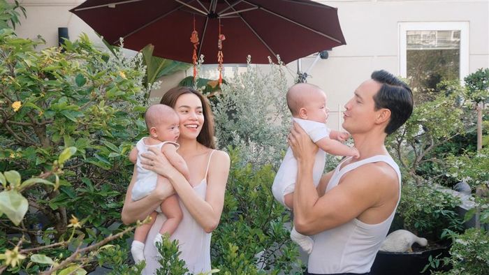 Con gái Hồ Ngọc Hà được mẹ làm điệu chuẩn công chúa mỗi lần xuất hiện