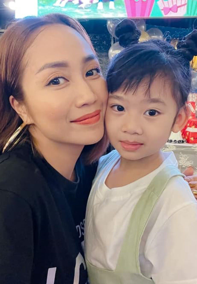Con gái Mai Phương sống ra sao trong năm đầu tiên không có mẹ bên cạnh