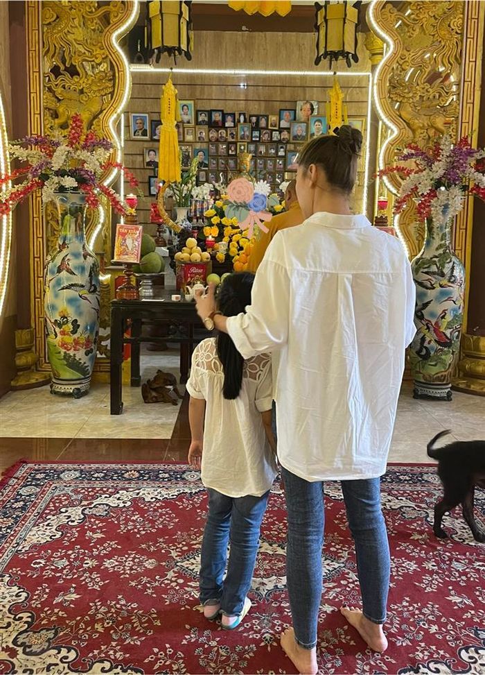 Con gái Mai Phương sống ra sao trong năm đầu tiên không có mẹ bên cạnh