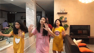 Con gái Quyền Linh khoe khả năng vũ đạo