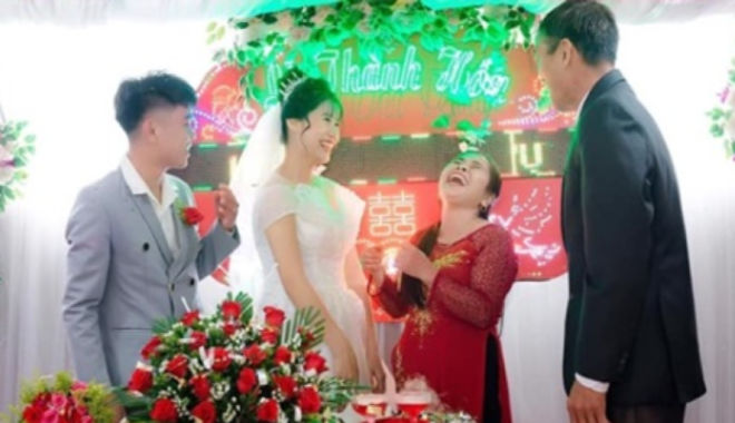 Mẹ chồng vui mừng khi con trai lấy vợ