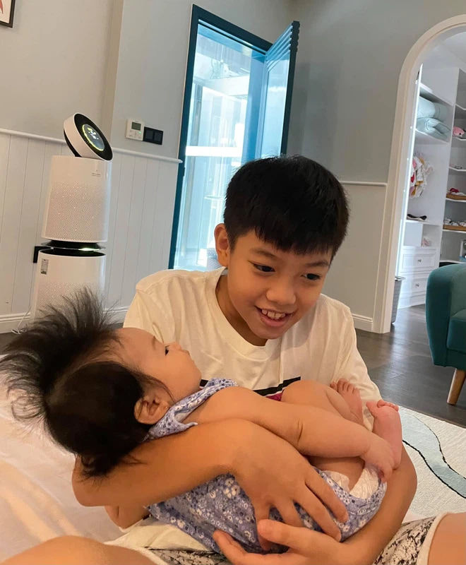 Con trai trưởng thành: Cường Đô La muốn đăng ảnh phải xin phép