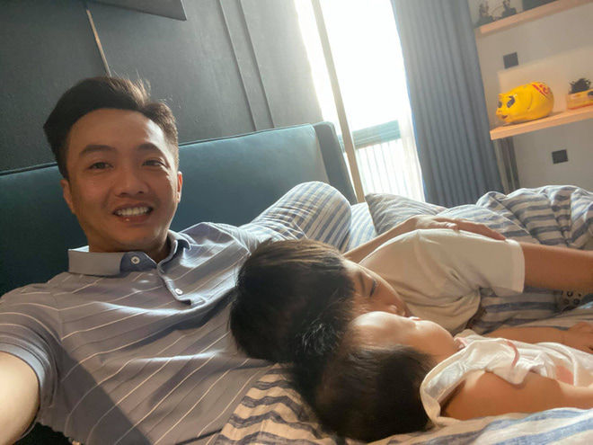 Con trai trưởng thành: Cường Đô La muốn đăng ảnh phải xin phép