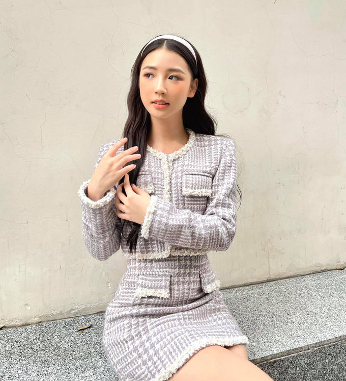 Style sao Việt tuần qua: Ngọc Trinh quyến rũ mà năng động