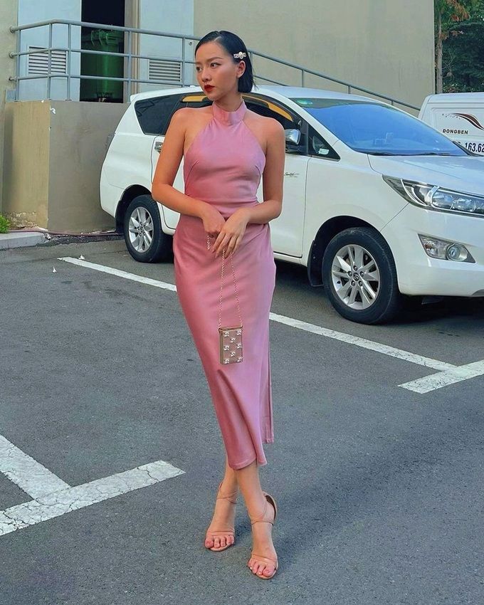 Style sao Việt tuần qua: Ngọc Trinh quyến rũ mà năng động
