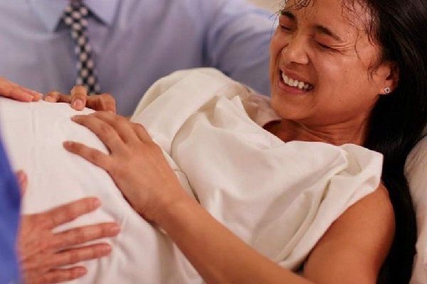 ĐH Granada (Tây Ban Nha): Sinh con trai khiến mẹ bầu đau hơn con gái