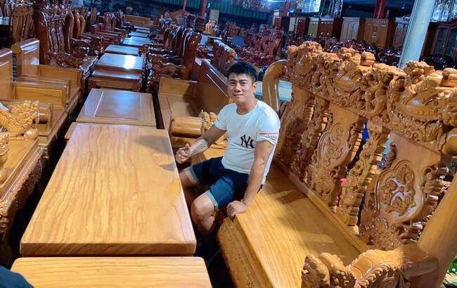 Đọ tài sản của các nam ca sĩ hội chợ