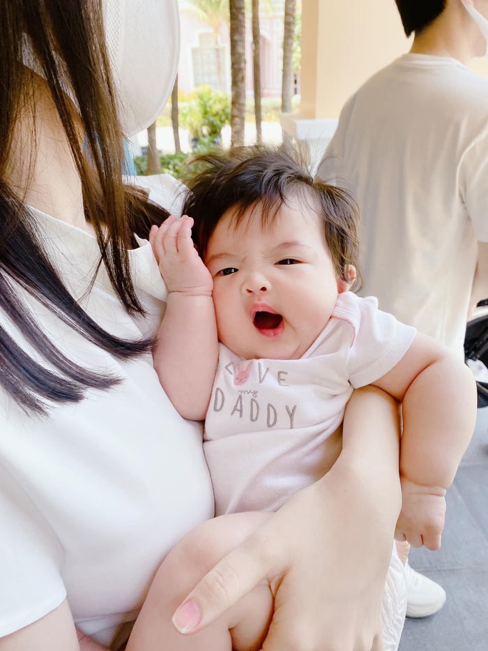 Đông Nhi bất ngờ tiết lộ anh trai ruột của con gái