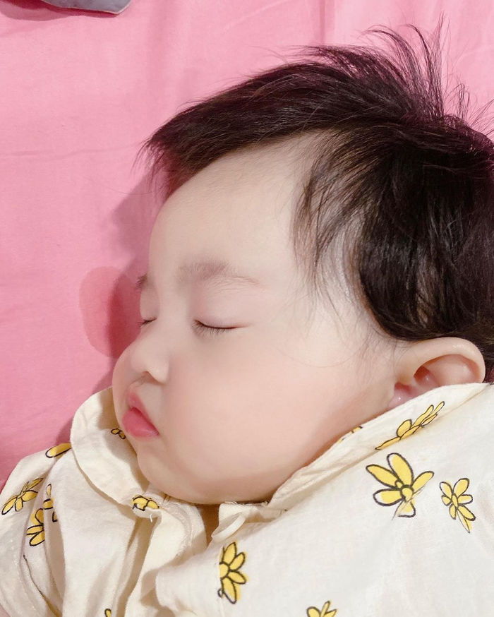 Đông Nhi bất ngờ tiết lộ anh trai ruột của con gái