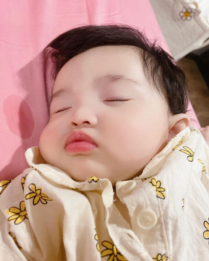 Đông Nhi bất ngờ tiết lộ anh trai ruột của con gái