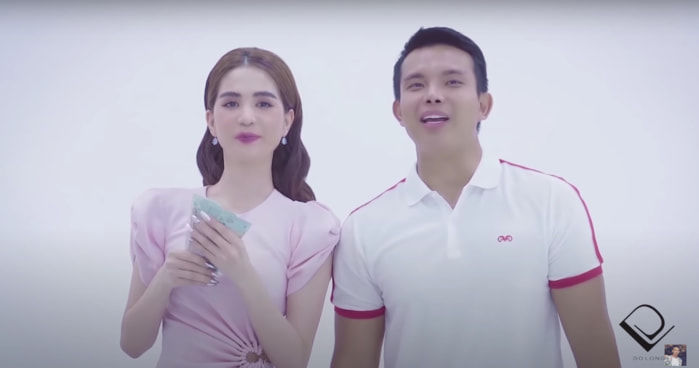Ngọc Trinh bị trợ lý bóc phốt xài điện thoại cũ nát