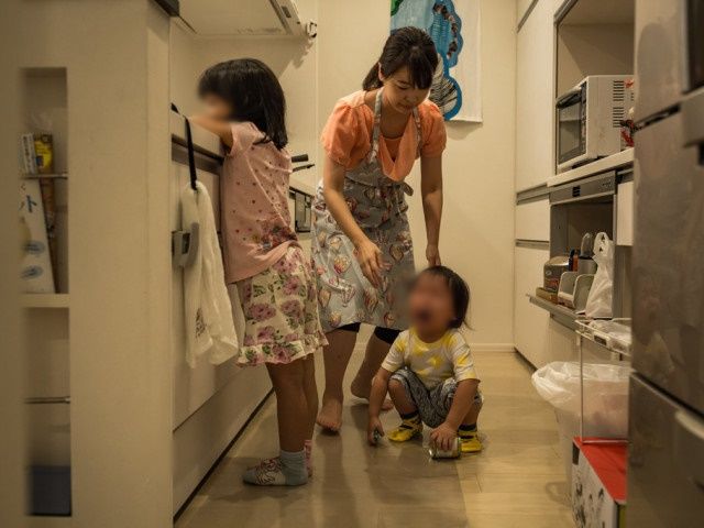 Góc đắng lòng: Phụ nữ ở nhà nội trợ, chăm con bị xem là “ăn bám”