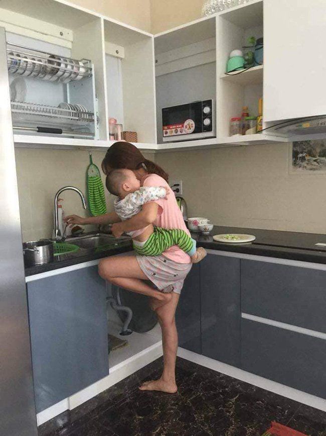 Góc đắng lòng: Phụ nữ ở nhà nội trợ, chăm con bị xem là “ăn bám”