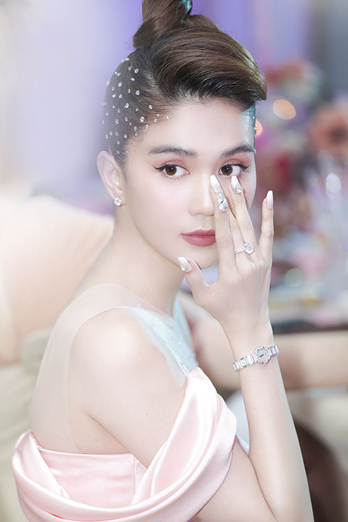 Hoa hậu Phương Lê kể cách người siêu giàu giữ của