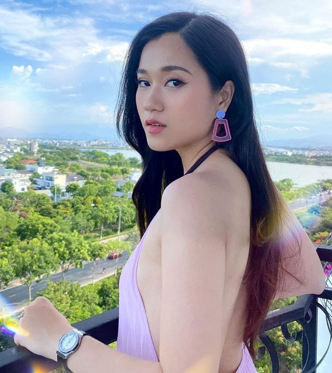 Lâm Vỹ Dạ hỏi Ngọc Trinh bí quyết làm đẹp dù bằng tuổi