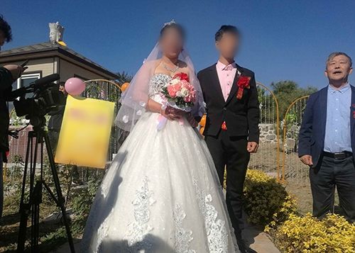 Cưới lần 3, cô dâu 26 tuổi tính mời đông khách để gỡ vốn