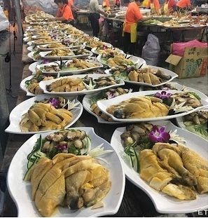 Cưới lần 3, cô dâu 26 tuổi tính mời đông khách để gỡ vốn