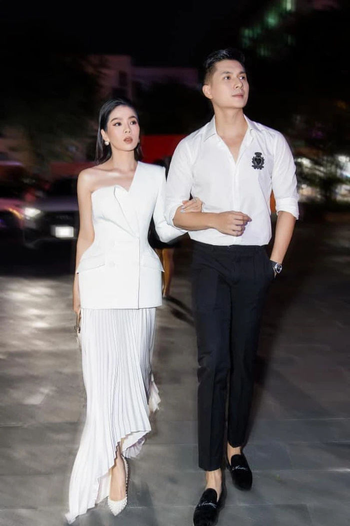 Lệ Quyên khoe dáng nuột nà trong chuyến du lịch cùng tình trẻ