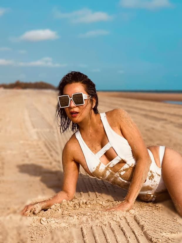 MC Nguyễn Cao Kỳ Duyên diện bikini táo bạo ở tuổi 60