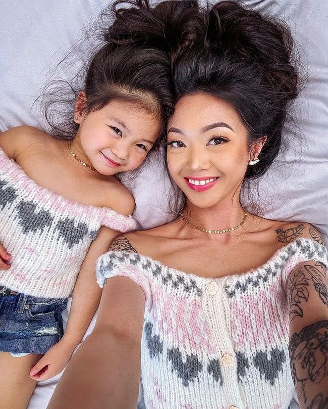Michelle Nhu nổi tiếng nhờ chụp ảnh cùng 2 con gái xinh xắn