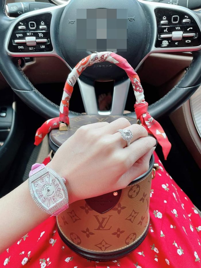 Midu giàu cỡ nào ở tuổi 31