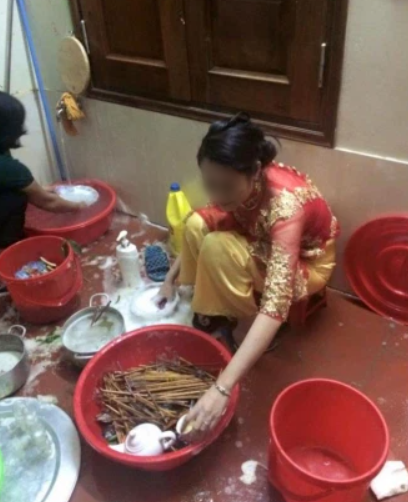 Ngày cưới đã rất mệt rồi, cô dâu có nhất thiết phải rửa bát