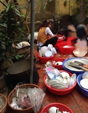 Ngày cưới đã rất mệt rồi, cô dâu có nhất thiết phải rửa bát