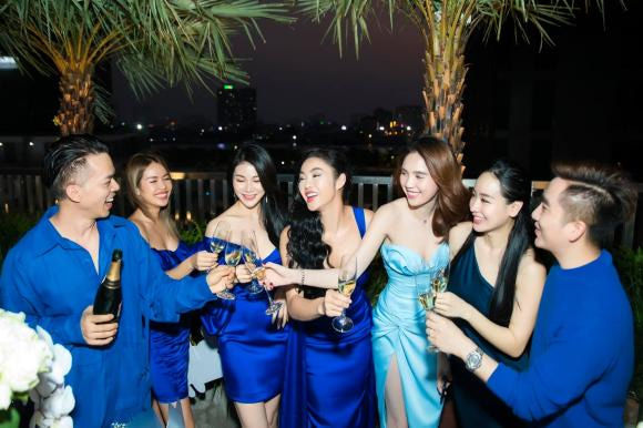 Ngọc Trinh nhiều lần chiếm spotlight của nhân vật chính vì quá nổi bật