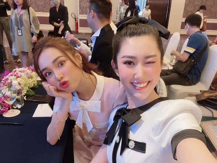 Nhã Phương bị chê gầy khi đọ sắc cùng Thúy Ngân