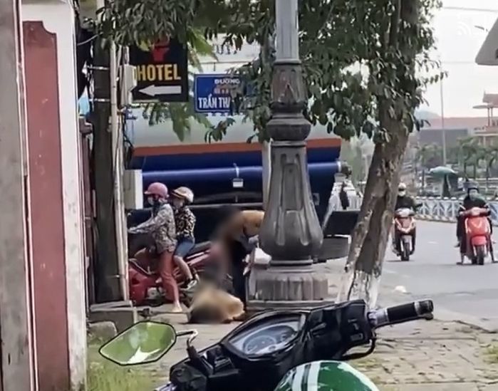 Cô gái ngất xỉu trước cửa nhà nghỉ vì cãi nhau với bạn trai