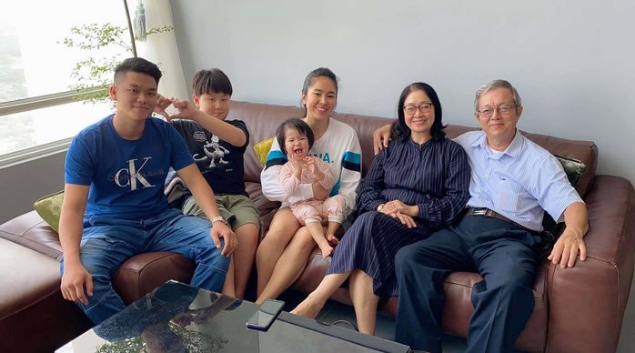 Sao Việt khoe ảnh 3 thế hệ