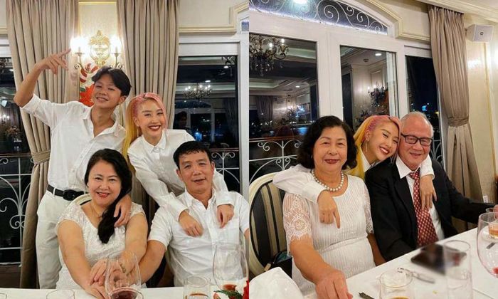 Sao Việt khoe ảnh 3 thế hệ