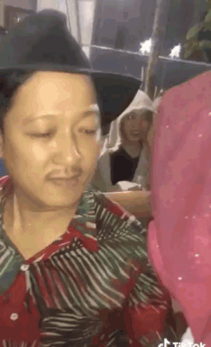 Sao Việt tá hỏa vì fan cuồng