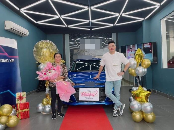 Sao Việt tặng quà 8/3/2021 cho mẹ