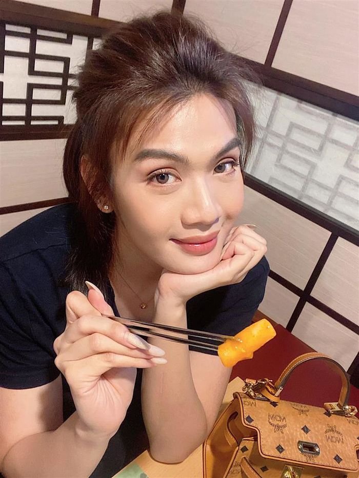 Sao Việt thản nhiên nói chuyện ăn trái cấm