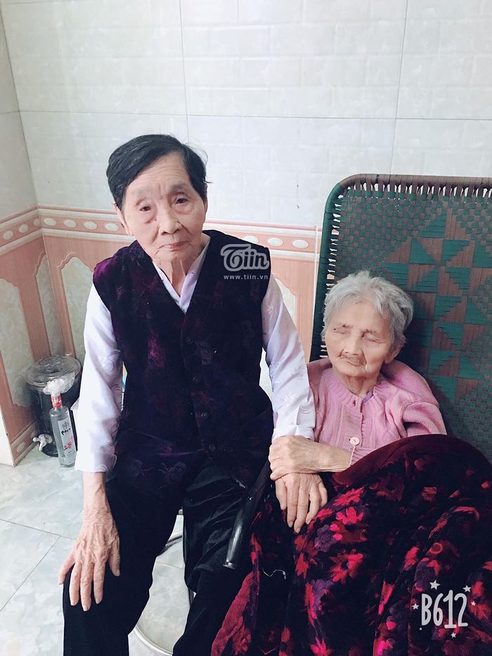 Tình chị em giữa cụ ông 100 tuổi và cụ bà 103 tuổi