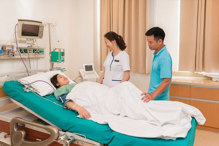 Mẹ bầu chịu đau đớn và áp lực nhiều hơn gấp bội khi sinh mổ lần hai