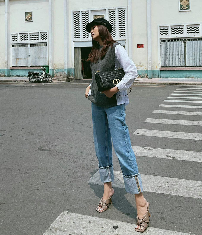 Style sao Việt tuần qua: Ngọc Trinh quên nội y, Amee khoe vai 90 độ