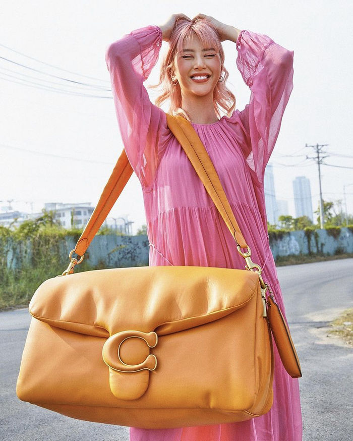 Style sao Việt tuần qua: Chi Pu khoe body đồng hồ cát