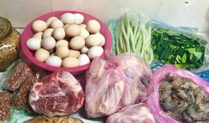 Mẹ cuốn trăm nem gửi lên cho con gái vì thèm