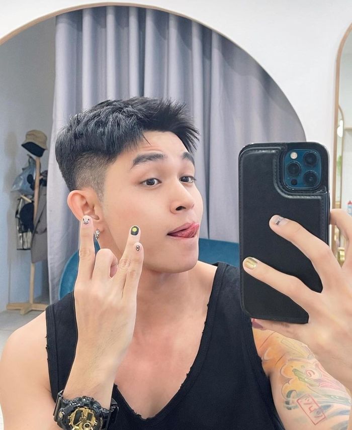 Thanh lý đồ kiểu độc lạ như sao Việt
