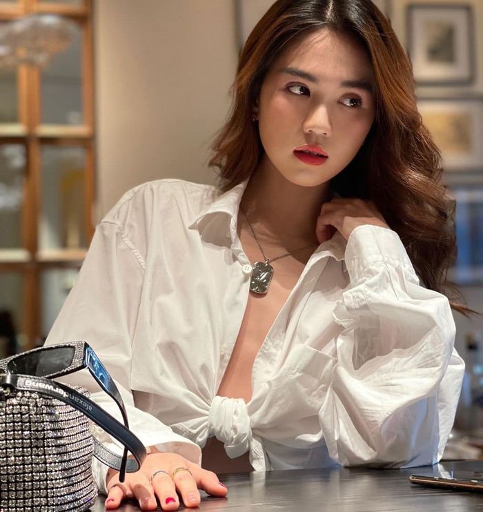 Thanh lý đồ kiểu độc lạ như sao Việt